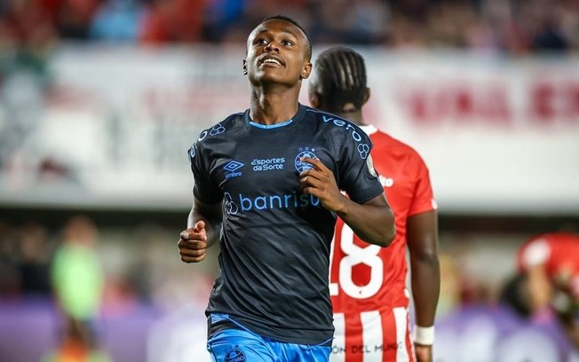 Botafogo negocia a contratação de Nathan Fernandes, do Grêmio Botafogo negocia a contratação de Nathan Fernandes, do Grêmio