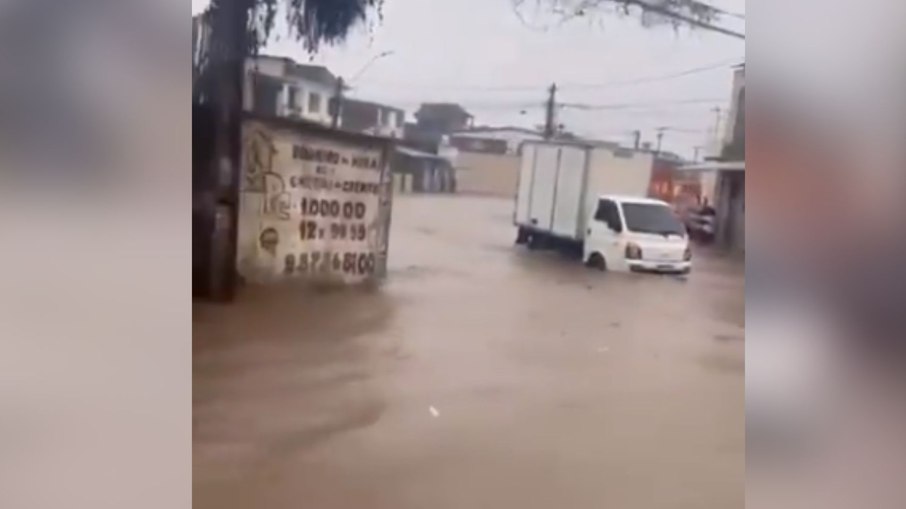 Recife (PE) é atingida pelas chuvas 