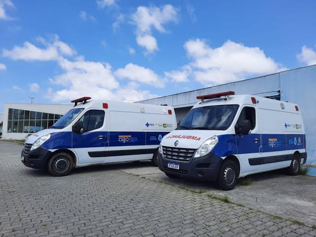 Prefeitura de Cabo Frio aluga ambulâncias por quase R$ 7 milhões com empresa ‘faz tudo’, de pintura a obra, bebidas a quentinhas