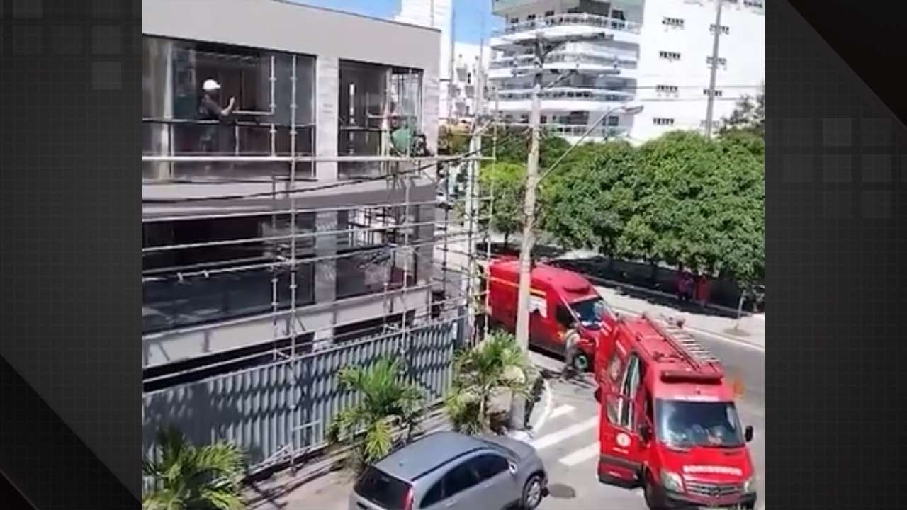 Trabalhador é eletrocutado após andaime tocar fio de alta tensão