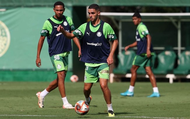 Figueiredo comemora estreia na equipe principal no derby: “Meu time do coração”