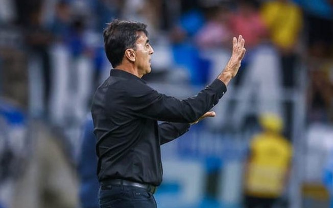 Técnico Gustavo Quinteros quer novos nomes no elenco do Grêmio para a sequência da temporada Técnico Gustavo Quinteros quer novos nomes no elenco do Grêmio para a sequência da temporada