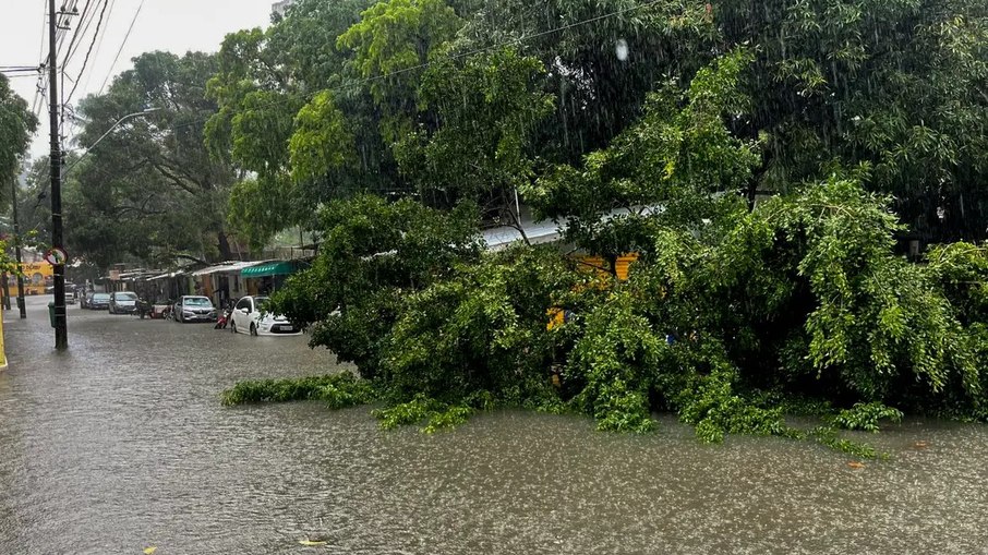 Inmet intensifica alerta para chuvas no litoral nordestino