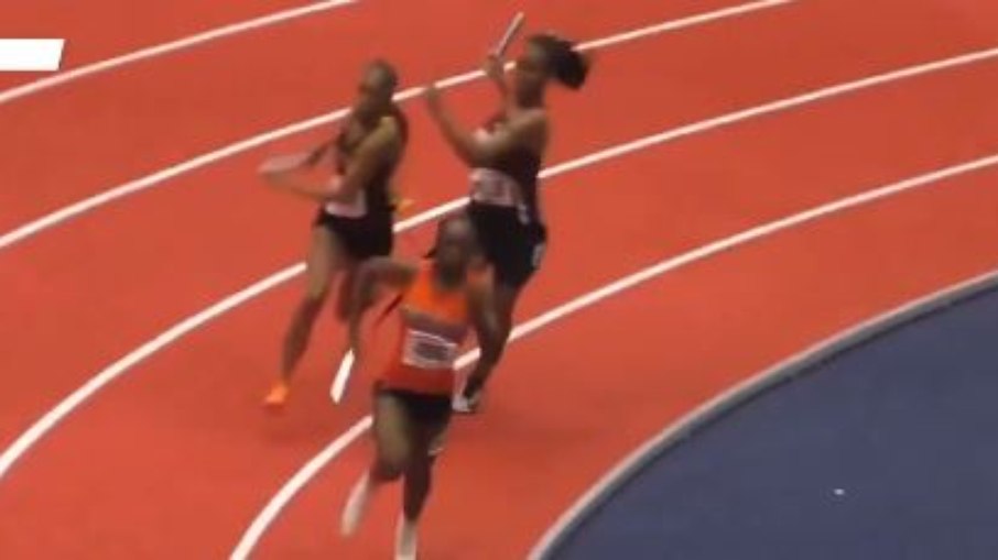 Cena em que Kaelen Tucker é atingida por bastão durante prova de atletismo causa grande repercussão