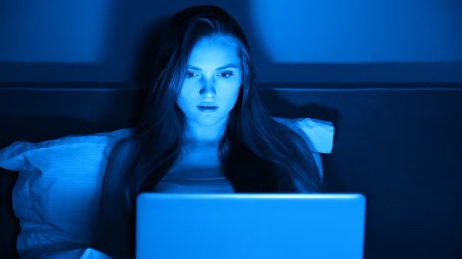 Uso excessivo de telas é um dos agravantes do problema, que tende a afetar mais as meninas