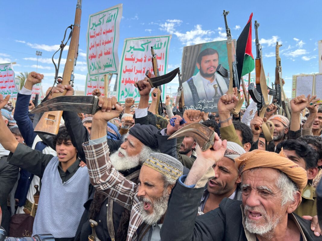 Houthis dizem que irão atacar Israel 'nas próximas horas e dias' se ataques em Gaza não pararem Houthis dizem que irão atacar Israel 'nas próximas horas e dias' se ataques em Gaza não pararem