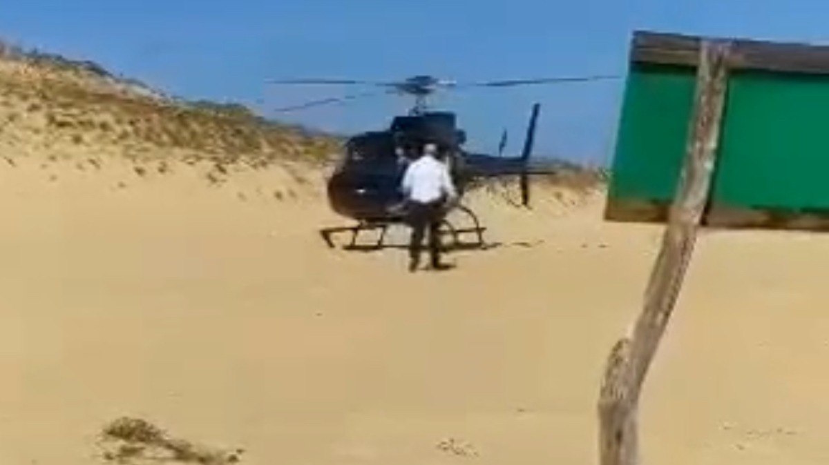 Pouso de helicóptero aconteceu em faixa da praia
