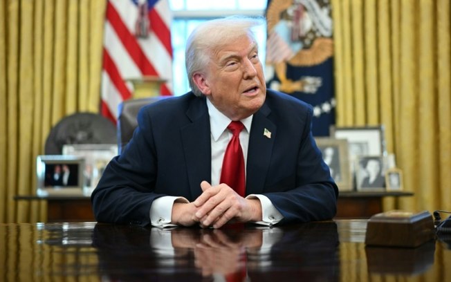 Donald Trump classificou o escândalo envolvendo o chat do aplicativo Signal uma 