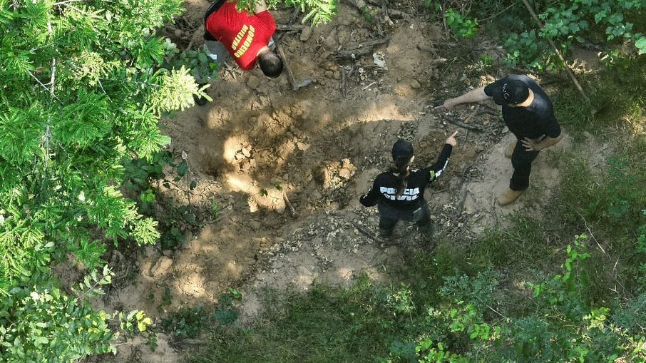 Corpos de pai, mãe e bebê são achados em fazenda