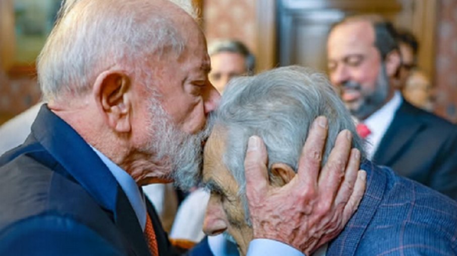 Lula deu um beijo em Mujica