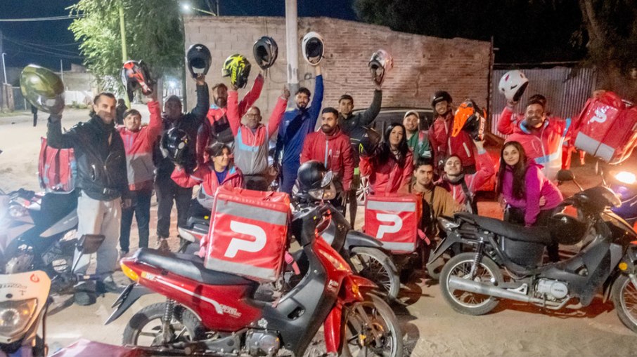 Motoboys salvam vidas após enchente histórica na Argentina