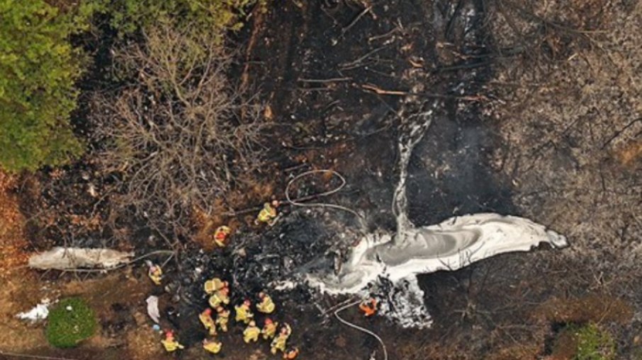 Helicóptero cai ao tentar combater incêndio na Coreia do Sul