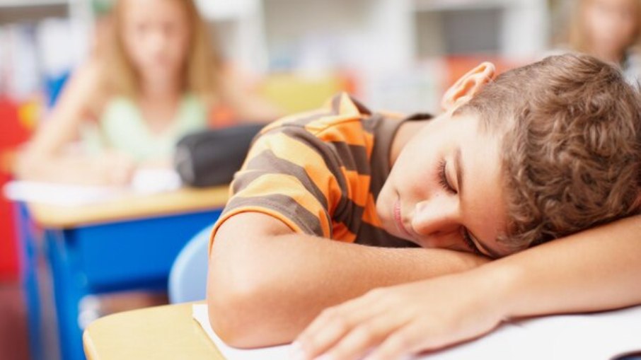 Jet lag social; aulas no período matutino agravam problema
