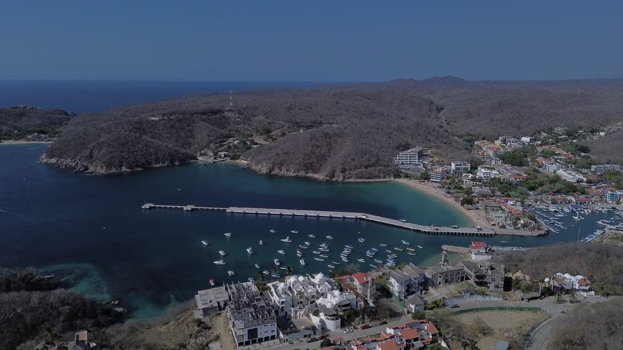 Vista aérea da Baía de Santa Cruz, em Huatulco, município de Oaxaca (México)
