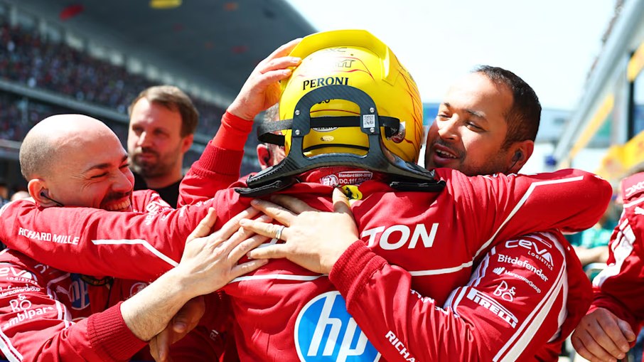 Hamilton celebrou vitória inédita na sprint