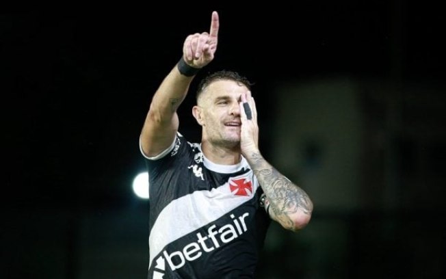 Vegetti decide, e Vasco inicia Brasileirão com vitória 