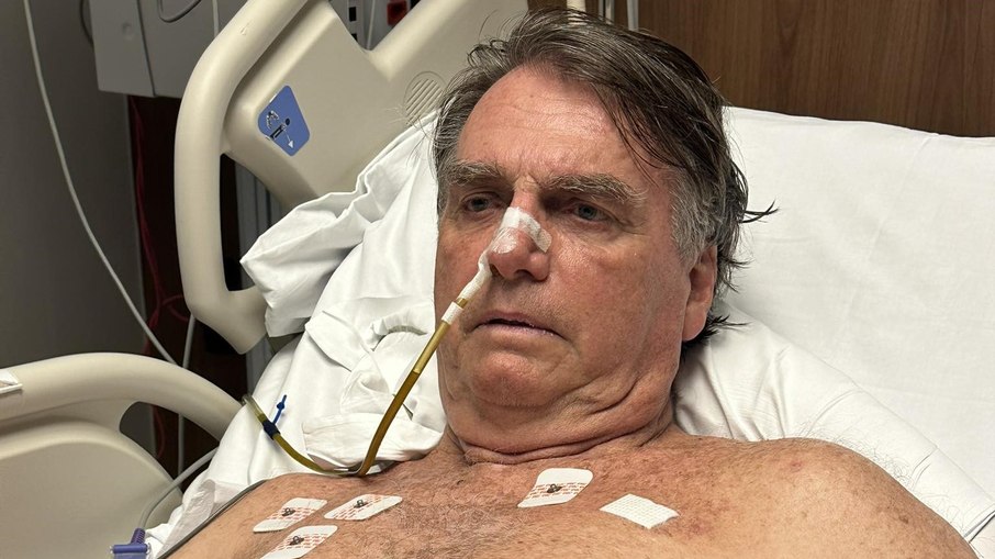 O ex-presidente Jair Bolsonaro está internado desde o dia 13