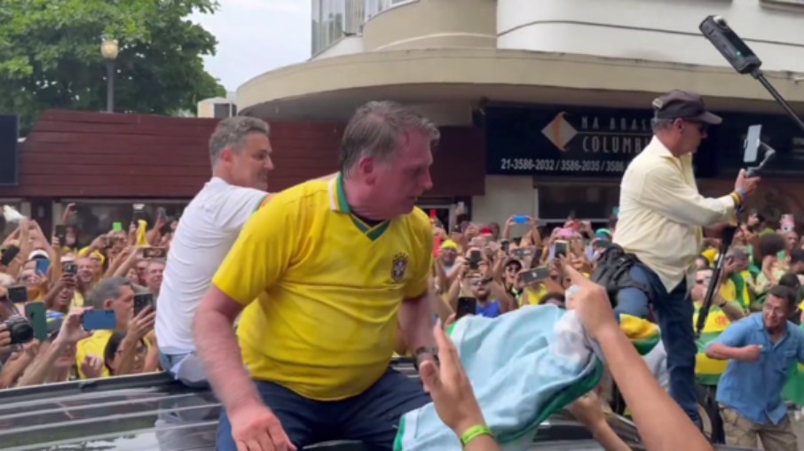 Ex-presidente protestou em Copacabana e defendeu os condenados pelos atos antidemocráticos