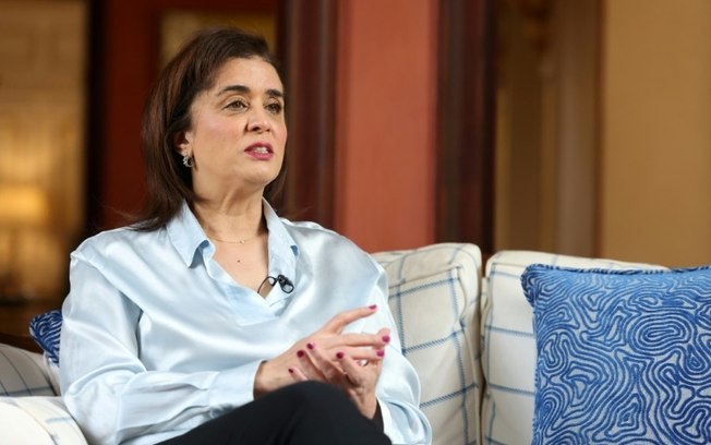 Hanan Balkhy, diretora regional da OMS para o Mediterrâneo oriental, durante entrevista com a AFP em Riade, em 20 de abril de 2025