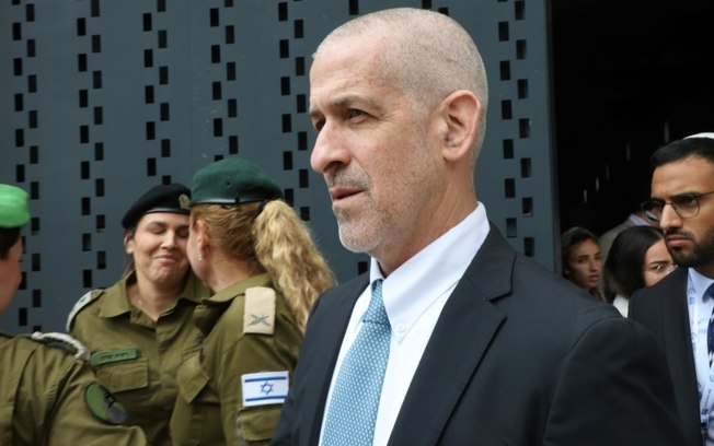 Ronen Bar, diretor da agência de segurança interna de Israel, Shin Bet, em uma cerimônia no cemitério militar do Monte Herzl, em Jerusalém, no dia 13 de maio de 2024