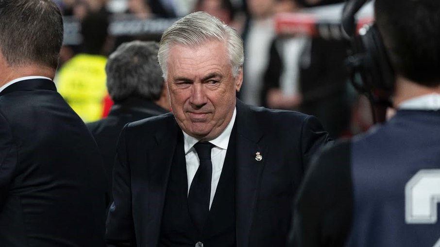 Carlo Ancelotti não seguirá no comando do Real Madrid para a próxima temporada