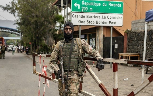 (Arquivo) Rebelde na fronteira da RDC