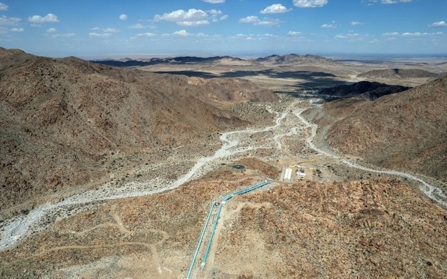 Vista aérea do rio Colorado - aqueduto Tijuana - passando por La Rumorosa em Tecate, estado da Baixa Califórnia, México, em 4 de abril de 2025