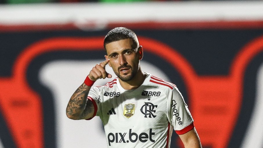 Flamengo vence o Vitória no Brasileirão