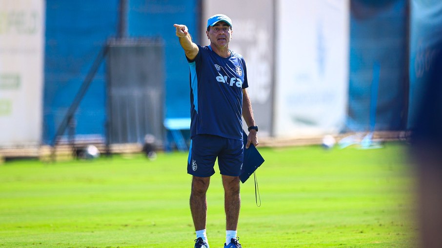 Grêmio anuncia demissão do treinador Gustavo Quinteros