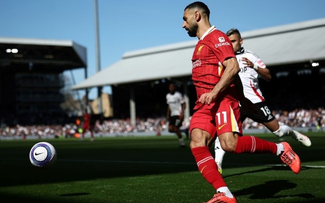 O atacante egípcio do Liverpool, Mohamed Salah, durante a partida da Premier League contra o Fulham em Craven Cottage, Londres, no dia 6 de abril de 2025.