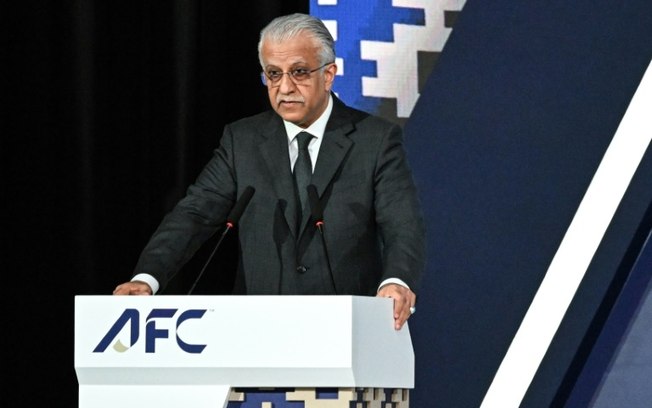 O presidente da Confederação Asiática de Futebol (AFC), Sheikh Salman bin Ibrahim Al Khalifa, se opõe a uma Copa do Mundo com 64 seleções em 2030