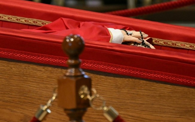 O velório do papa Francisco prossegue até sexta-feira, 25 de abril