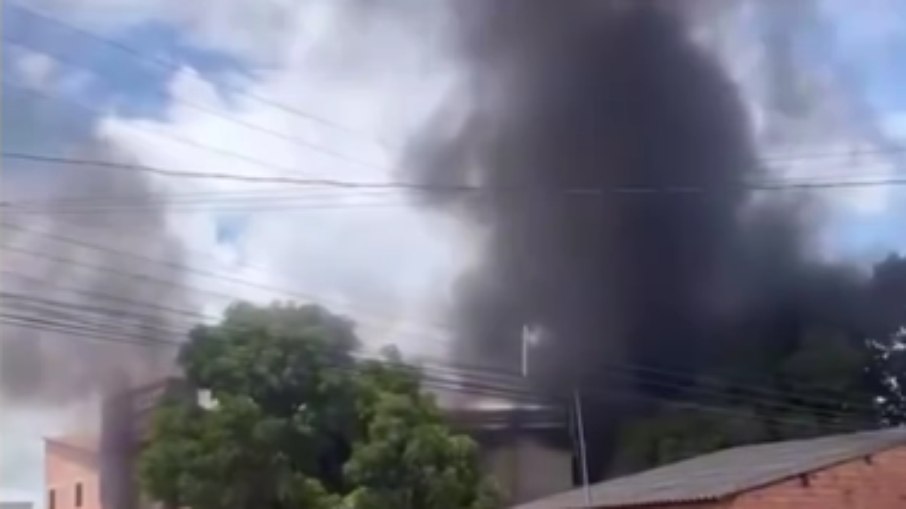 Mulher ateia fogo na própria casa após suposta traição do marido