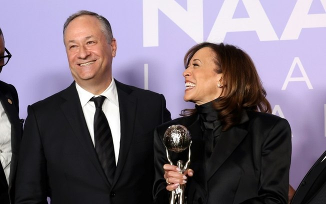 Doug Emhoff, fotografado com sua esposa, a ex-vice-presidente dos Estados Unidos Kamala Harris, fez campanha contra o antissemitismo durante o governo de Joe Biden