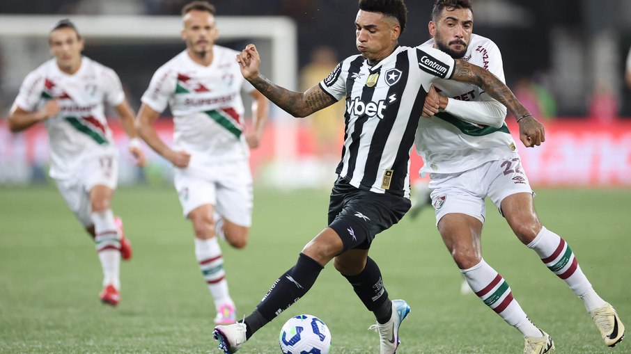 Botafogo vence Fluminense e se reabilita no Brasileirão