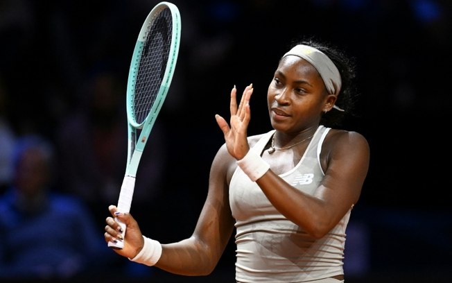 Coco Gauff durante sua vitória sobre Ella Seidel nas oitavas de final do torneio de Stuttgart, na Alemanha, em 17 de abril de 2025