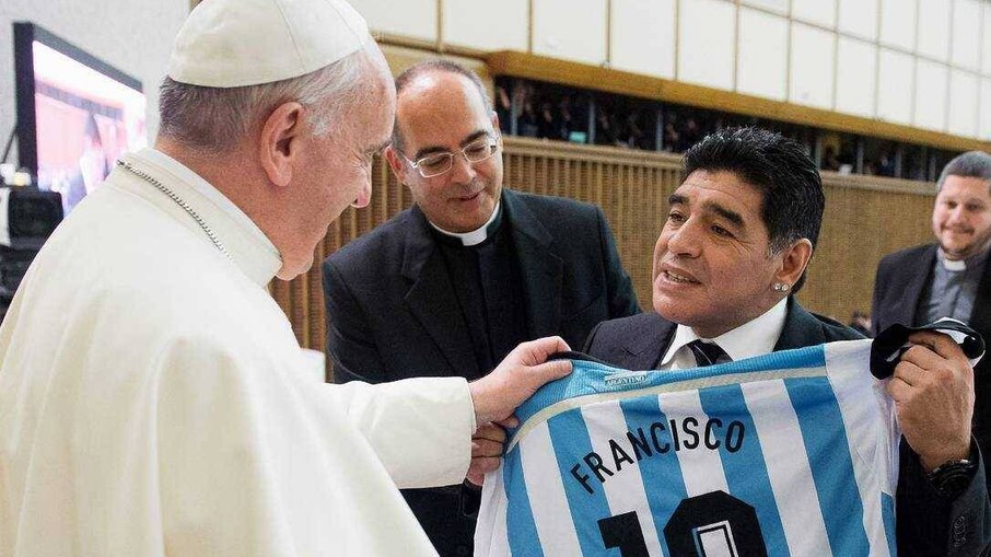 Papa Francisco colocou Pelé acima de Messi e Maradona Papa Francisco colocou Pelé acima de Messi e Maradona