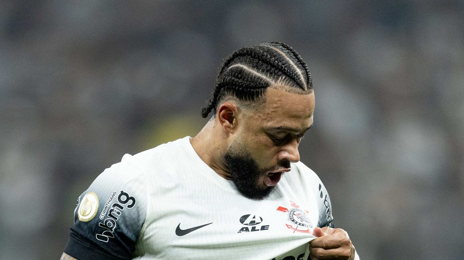 Luxemburgo comenta utilização de Memphis Depay no Corinthians
