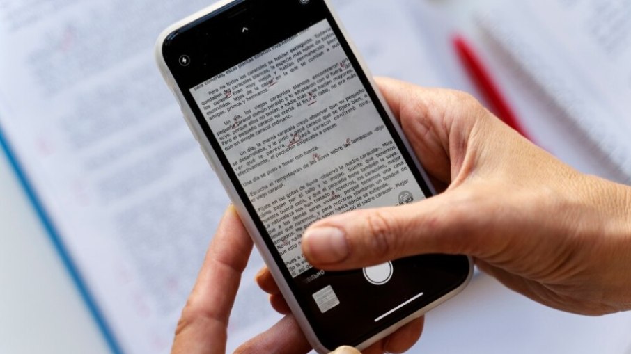O mundo digital ajuda bastante na inserção d enovos termos nos dicionários