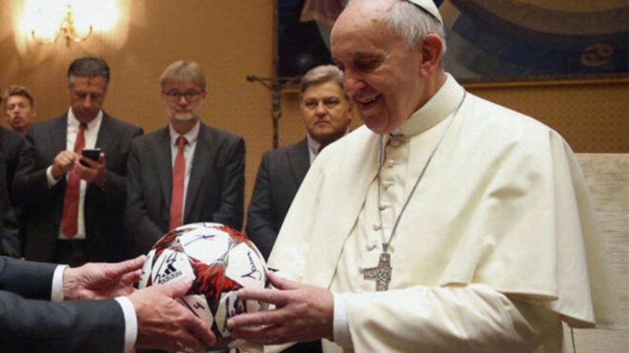 Papa Francisco faleceu nesta segunda-feira (21)
