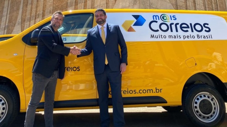 Luiz Pavão, CEO Brasil da Infracommerce, e o presidente dos Correios, Fabiano Silva dos Santos.