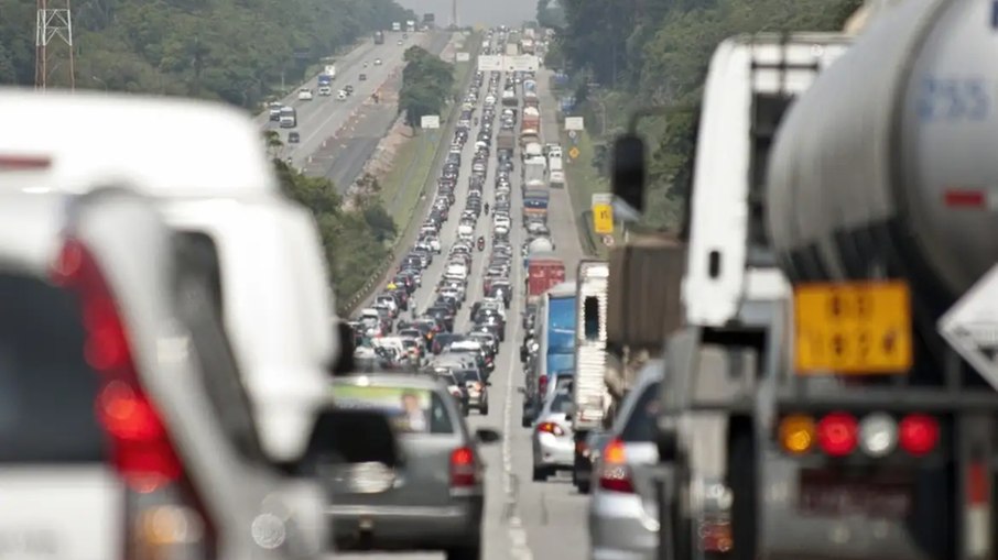 Trânsito em rodovia de São Paulo