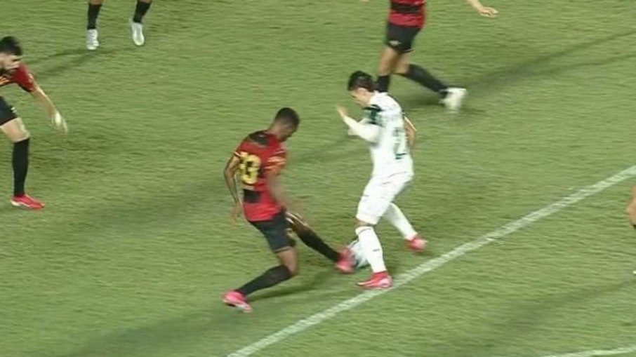 CBF afasta árbitros de campo e VAR em jogos do Brasileirão