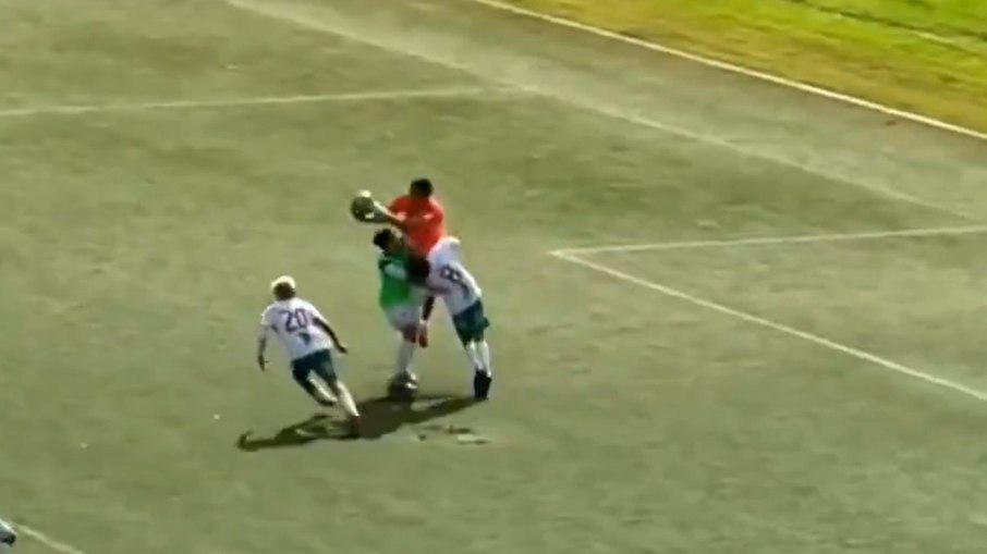 Jogador teve traumatismo craniano após choque com goleiro