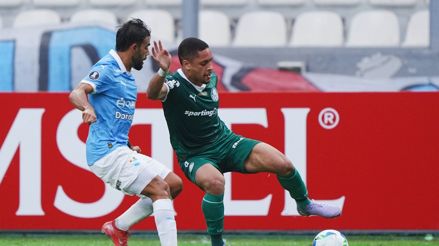 Com gol no final, Palmeiras bate Sporting Cristal na Libertadores