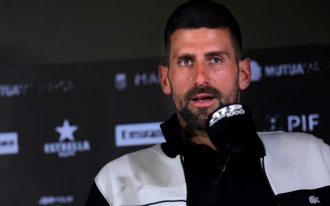 O tenista sérvio Novak Djokovic durante uma entrevista coletiva na Caja Mágica em 24 de abril de 2025.