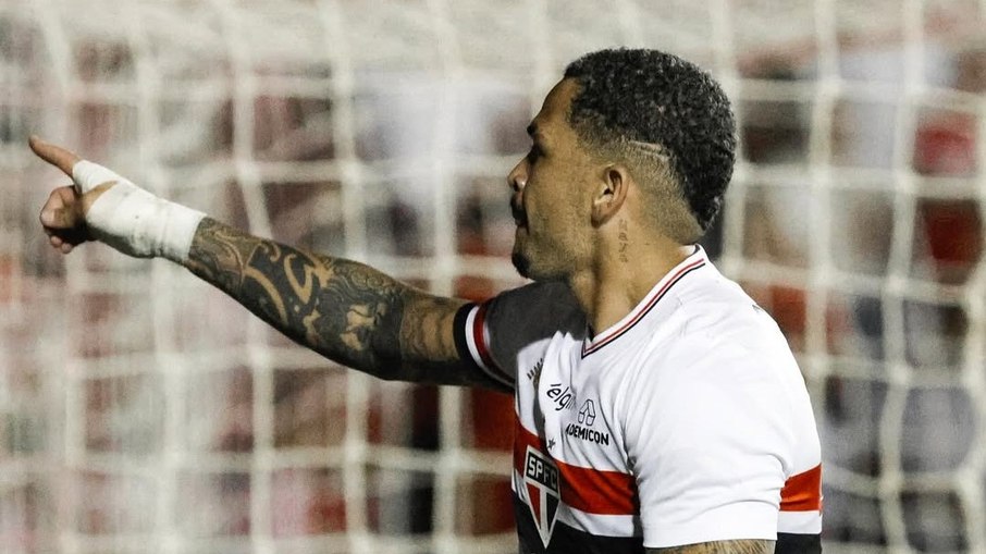 São Paulo vence Náutico em jogo de 2 expulsões e avança na Copa do Brasil
