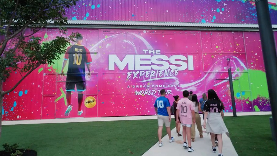 Parte externa do The Messi Experience instalado em São Paulo