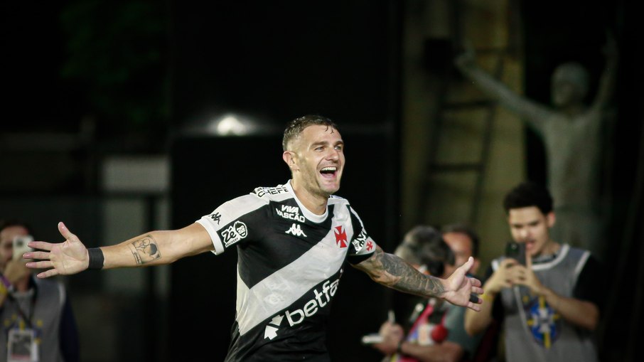 Vasco visita o Vitória pelo Brasileirão Vasco visita o Vitória pelo Brasileirão