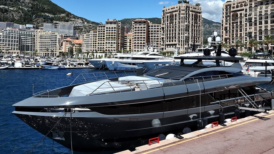 Iate de Verstappen chamou a atenção em Monte Carlo Iate de Verstappen chamou a atenção em Monte Carlo
